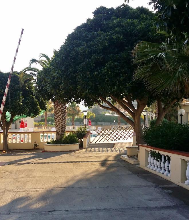B&B Baia Dello Stretto Gallico Marina Bagian luar foto