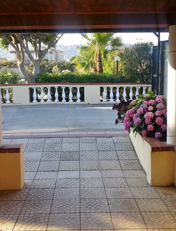 B&B Baia Dello Stretto Gallico Marina Bagian luar foto